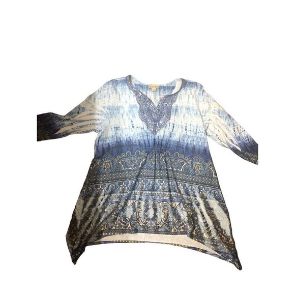 ENERGIE BLUE MULTICOLOR W/ LACE 3/4 SLEEVE SHARK BITE HEM EMBELLISHED TOP 1X - Picture 7 of 13